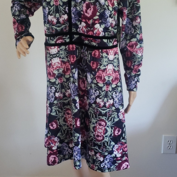 WOMEN'S LONG SLEEVE FLORAL DRESS. - Picture 4 of 6